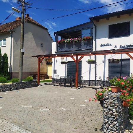 Penzion U Svaťoša Mutěnice Exteriér fotografie